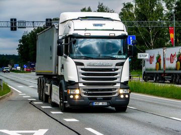 Birių krovinių gabenimas savivarčiais automobiliais